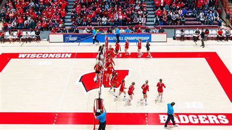 UW police investigate private photos, video of volleyball team。